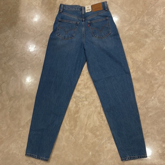 NWT Levi's Super High Rise  Loose Taper Jean in size 25 - Picture 5 of 10